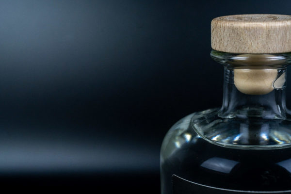 Gin Flasche Seitenansicht